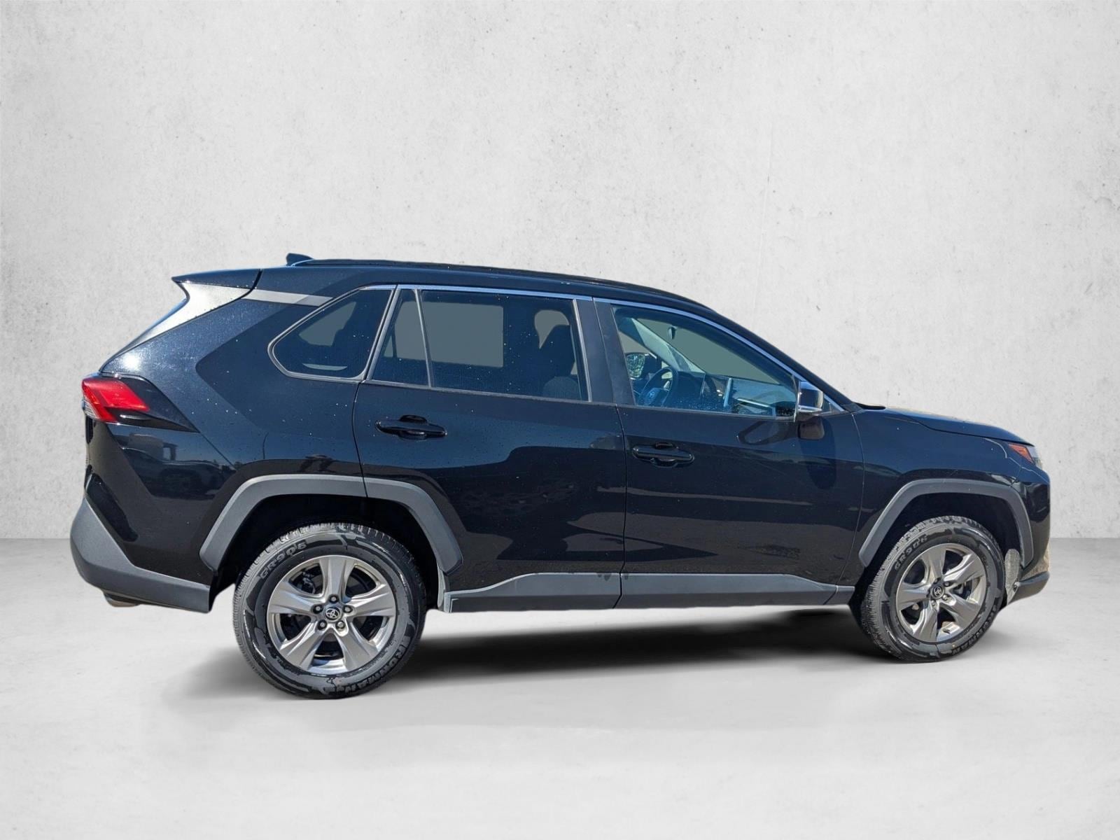 2024 Toyota RAV4 XLE photo 4