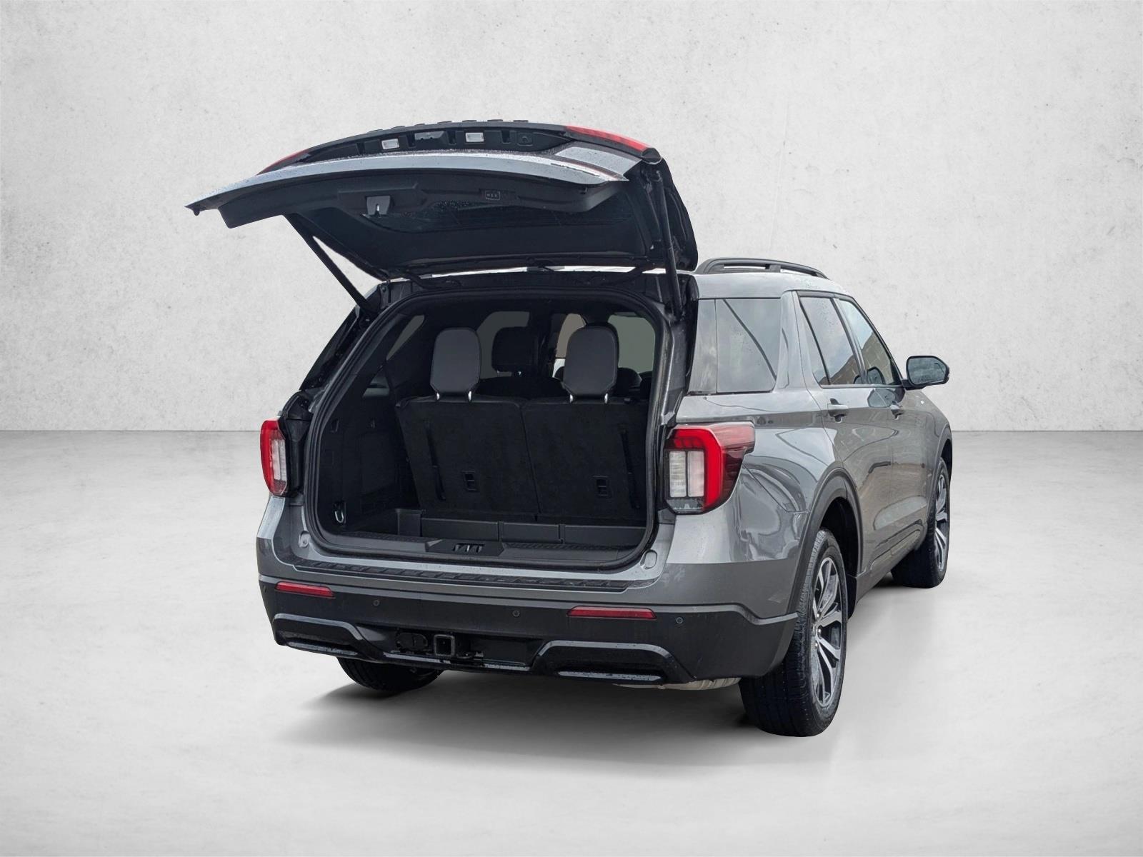 2025 Ford Explorer ST-Line photo 4