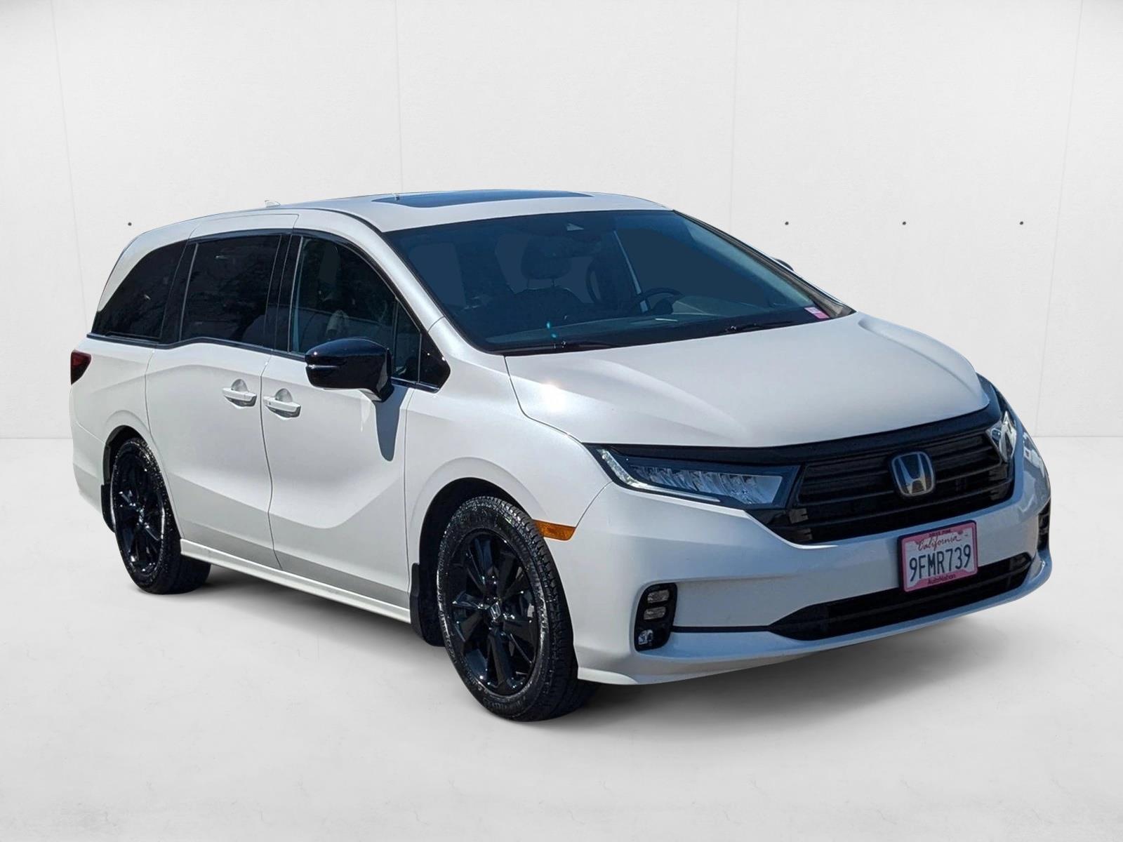 2023 Honda Odyssey Sport photo 3