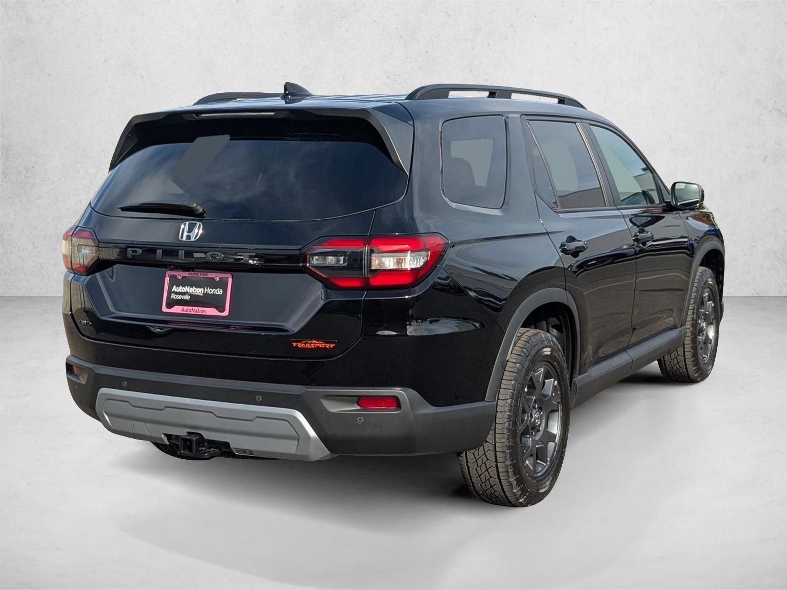 2025 Honda Pilot TrailSport photo 2