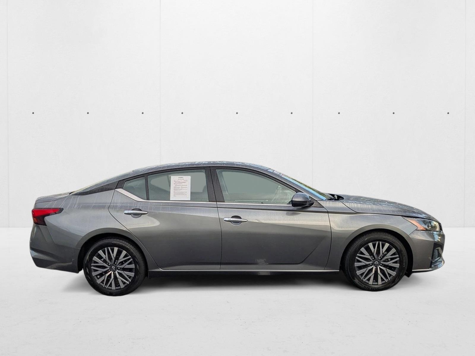 2023 Nissan Altima 2.5 SV photo 4