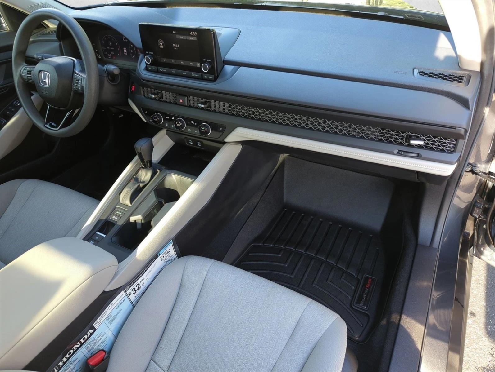 2025 Honda Accord SE - Photo 23