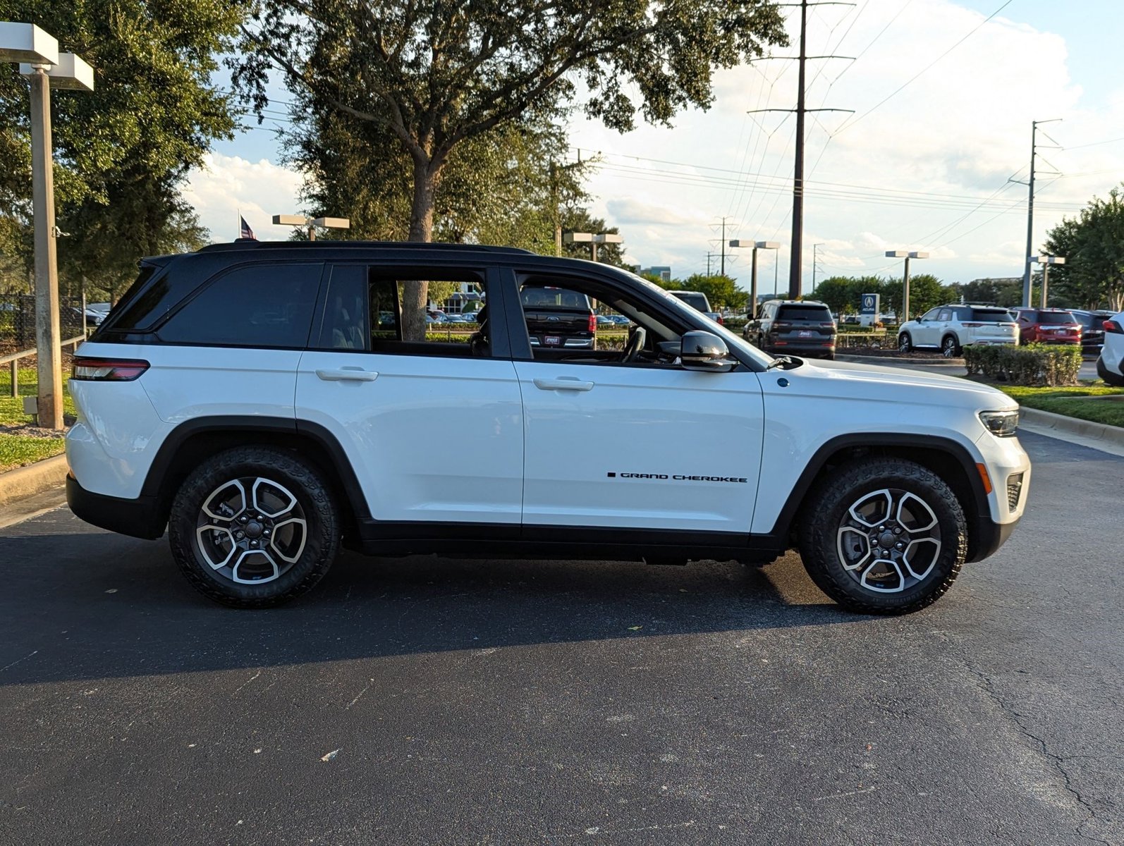 2022 Jeep Cherokee Trailhawk 4xe photo 4