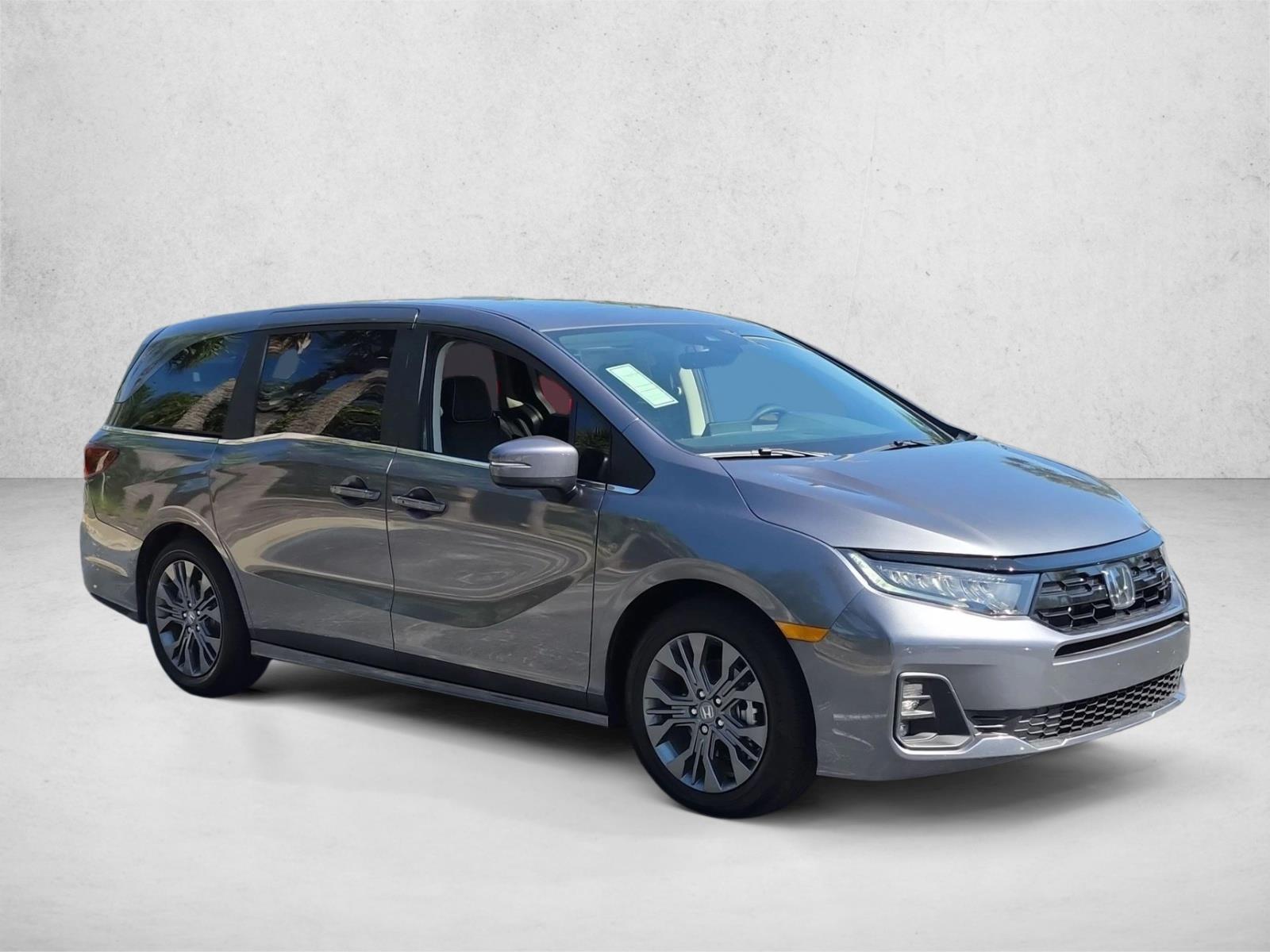2026 Honda Odyssey Touring - Photo 3