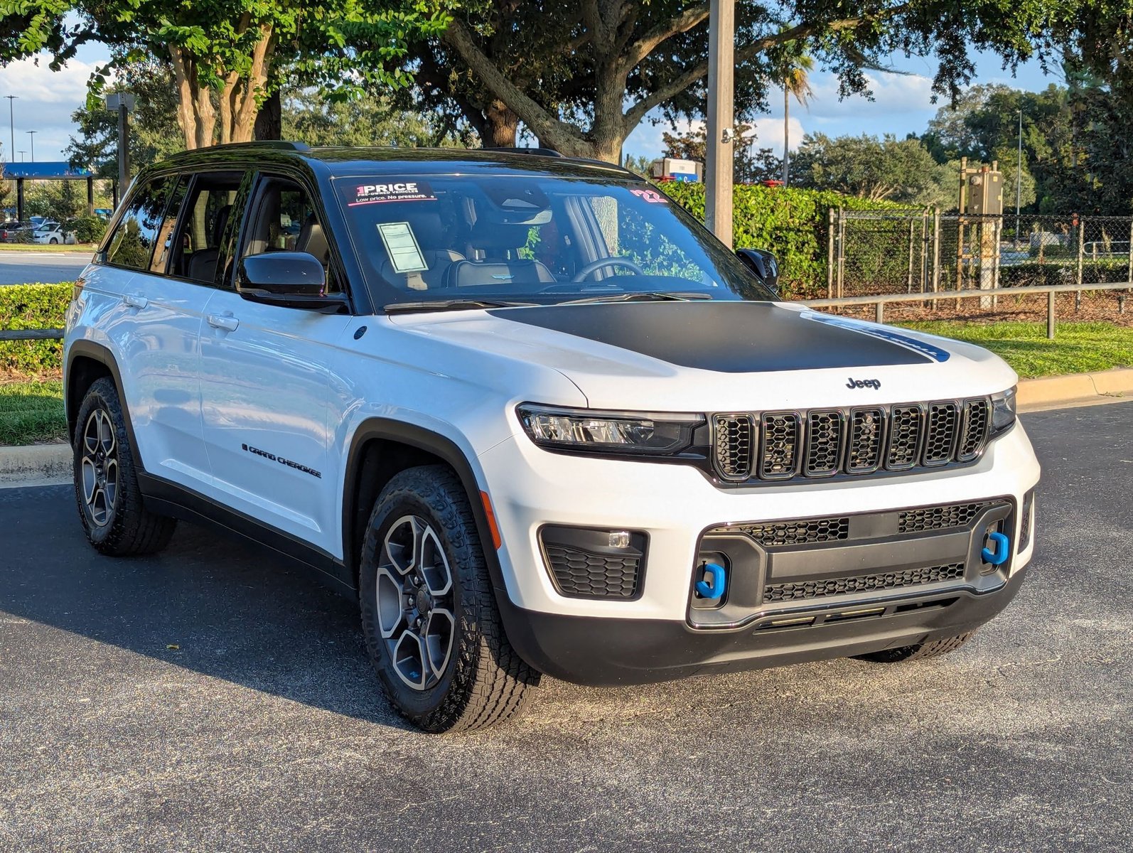 2022 Jeep Cherokee Trailhawk 4xe photo 3