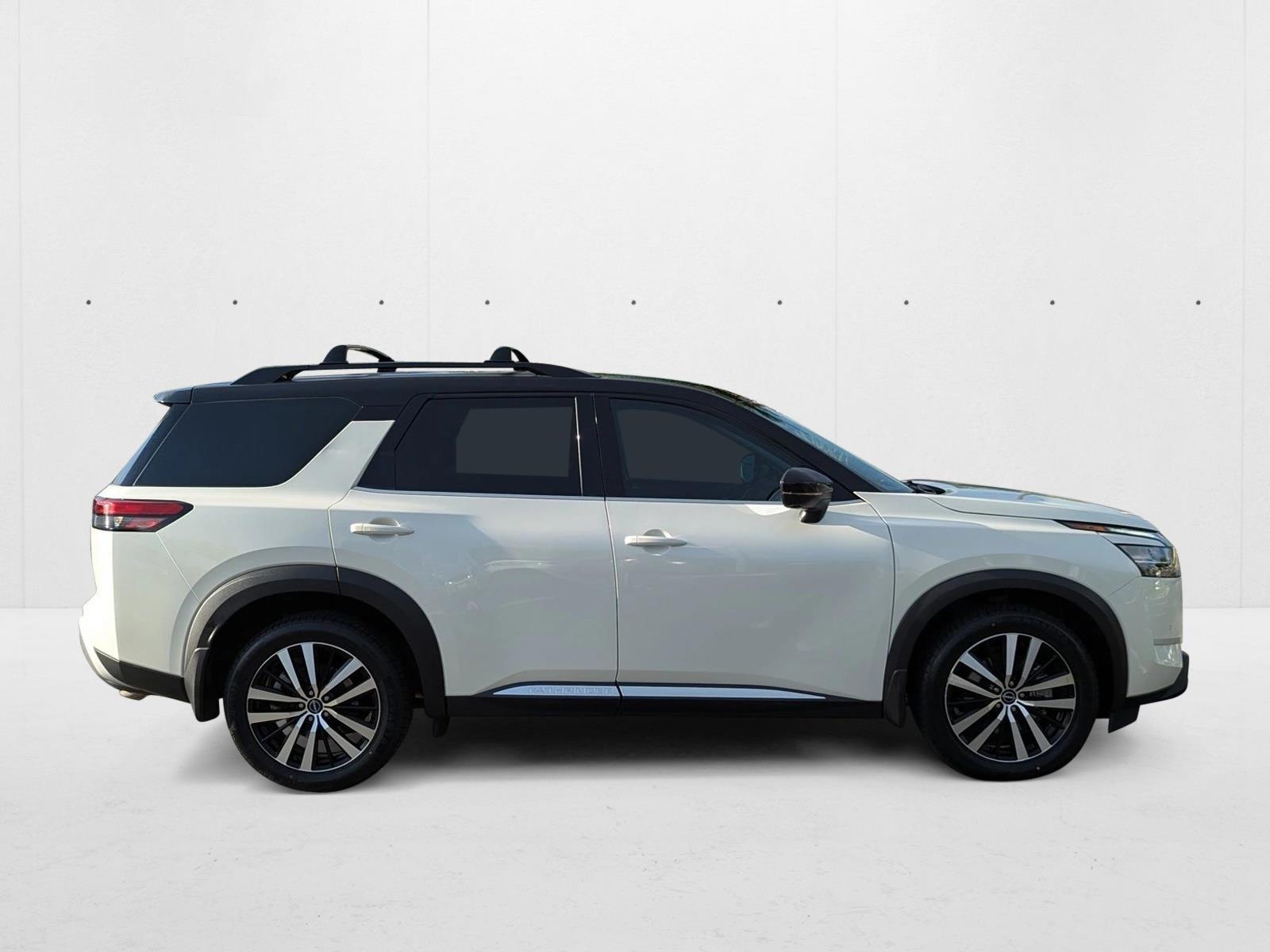 2024 Nissan Pathfinder Platinum photo 4