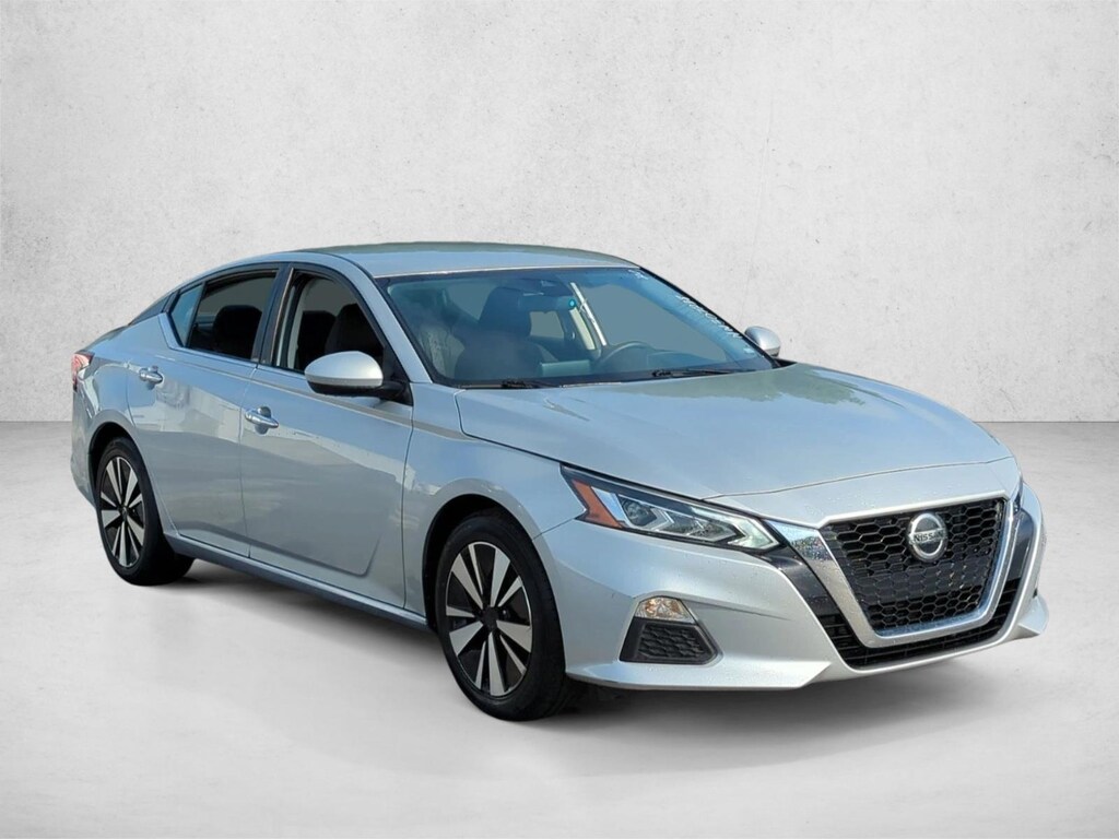 Used 2022 Nissan Altima 2.5 SV Sedan