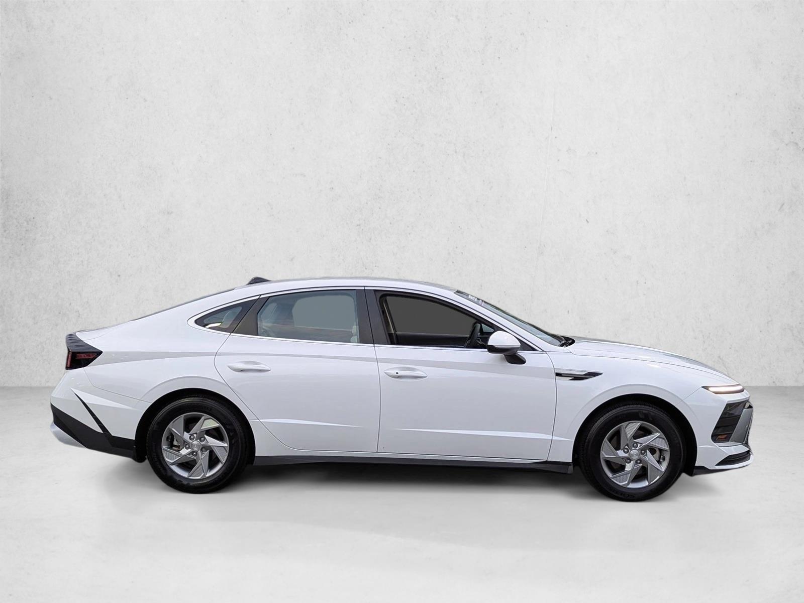 2025 Hyundai Sonata SE photo 3