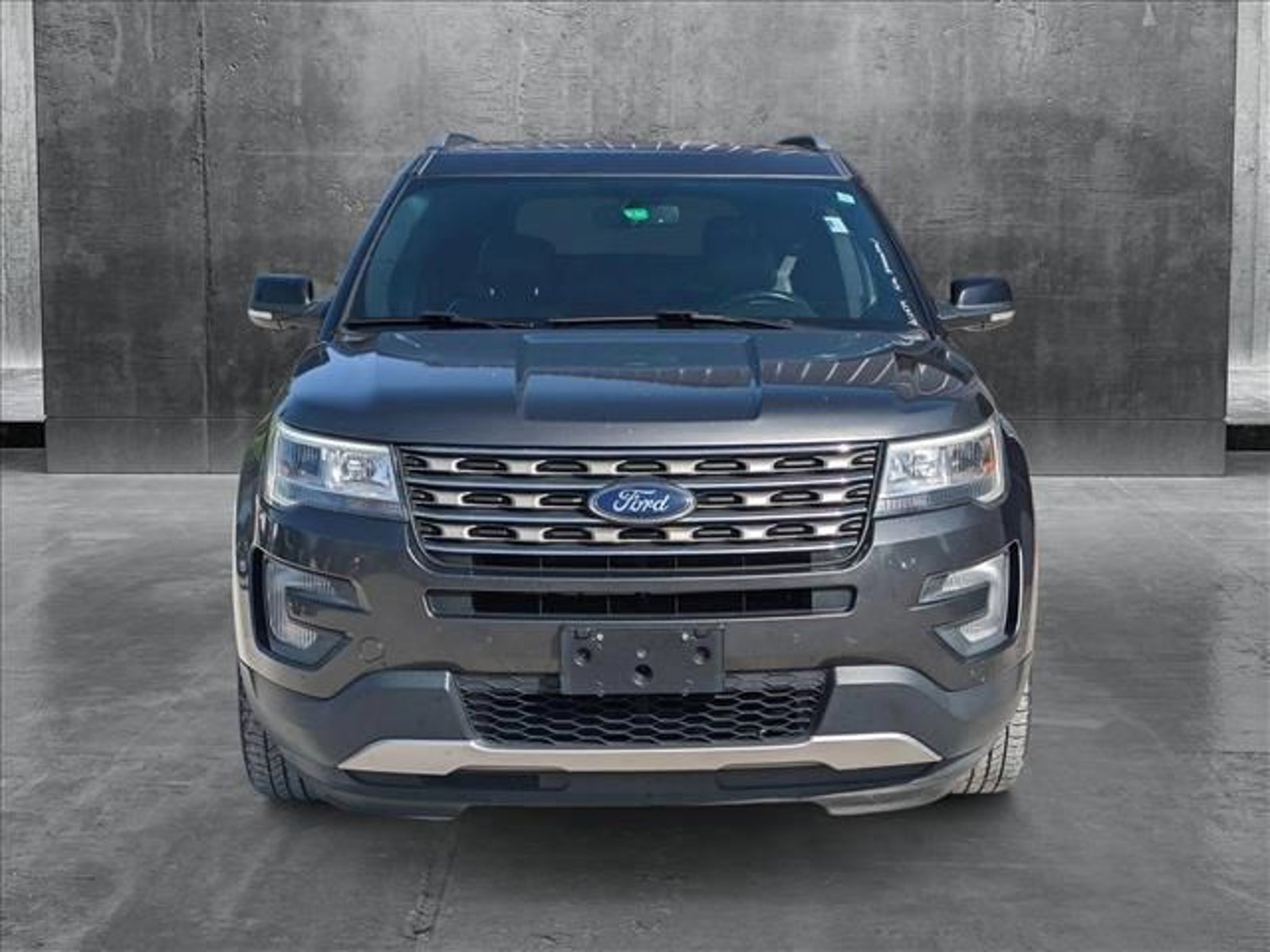 2017 Ford Explorer XLT photo 3