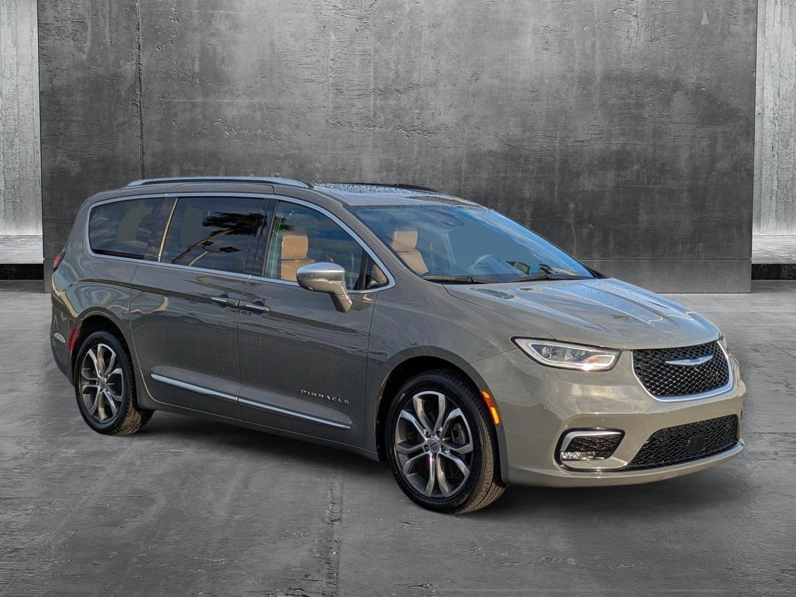 2022 Chrysler Pacifica Pinnacle photo 3