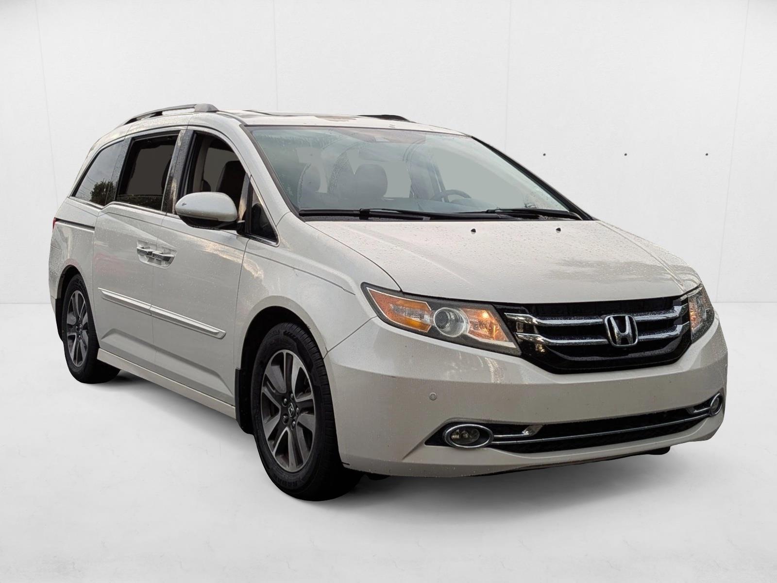 2014 Honda Odyssey Touring photo 2