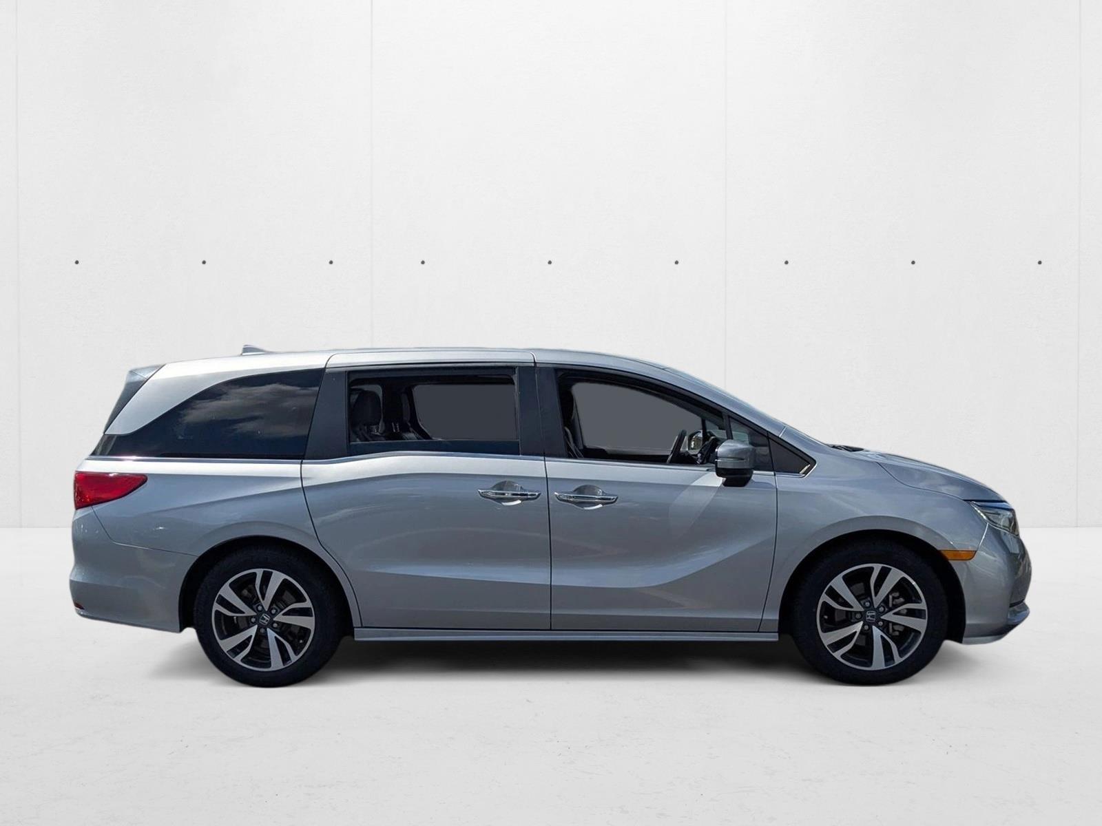 2021 Honda Odyssey Touring photo 3