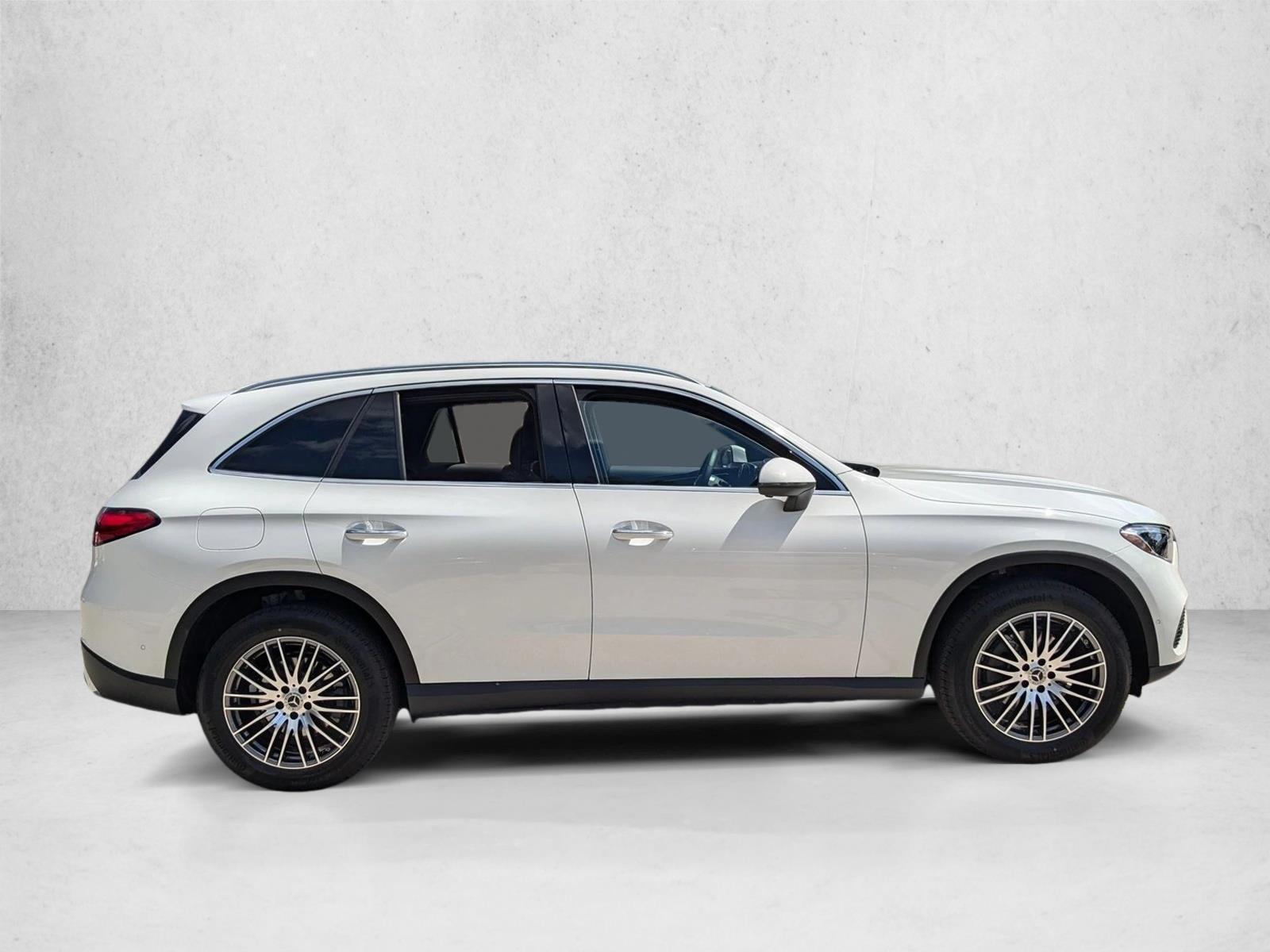2025 Mercedes Benz GLC 300 photo 4