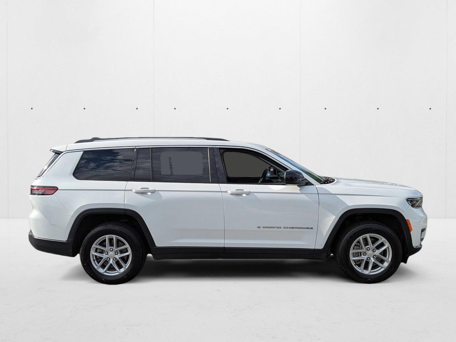 2023 Jeep Grand Cherokee Laredo photo 4