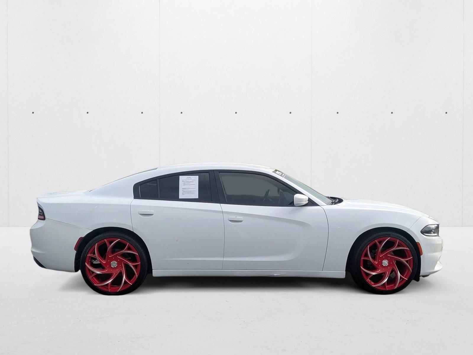2016 Dodge Charger SE photo 4