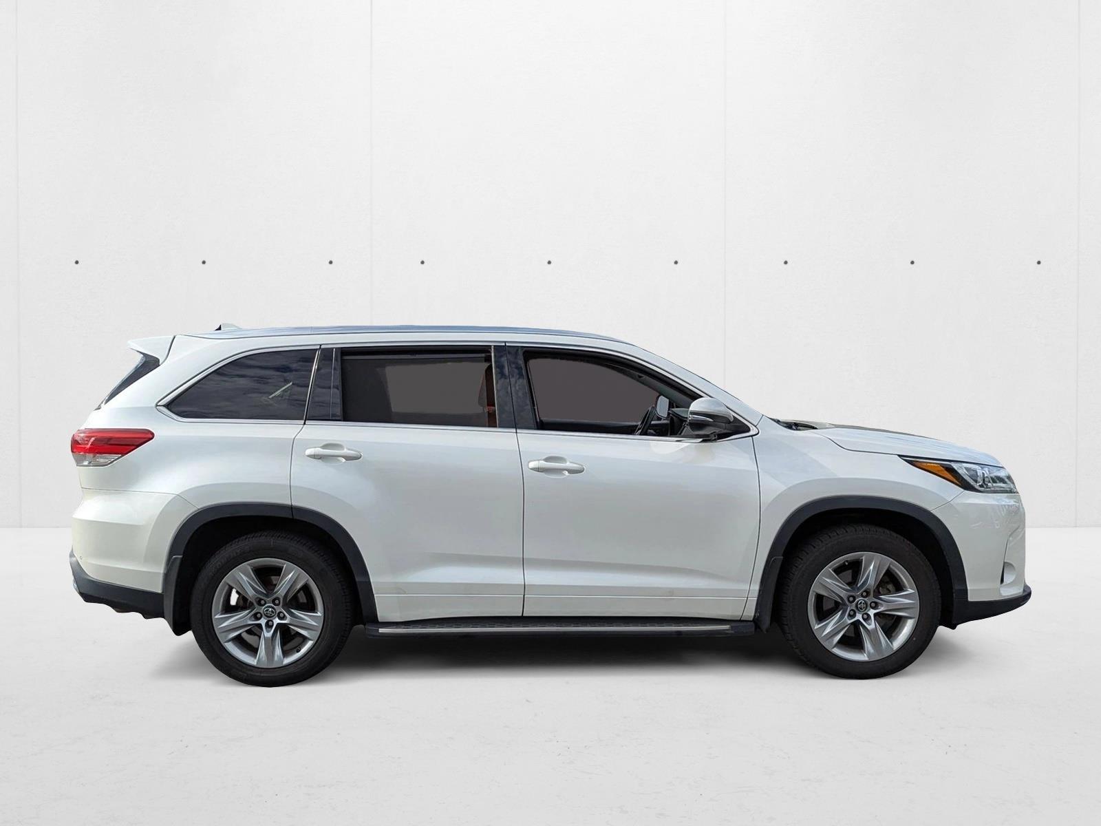 2017 Toyota Highlander Limited photo 4