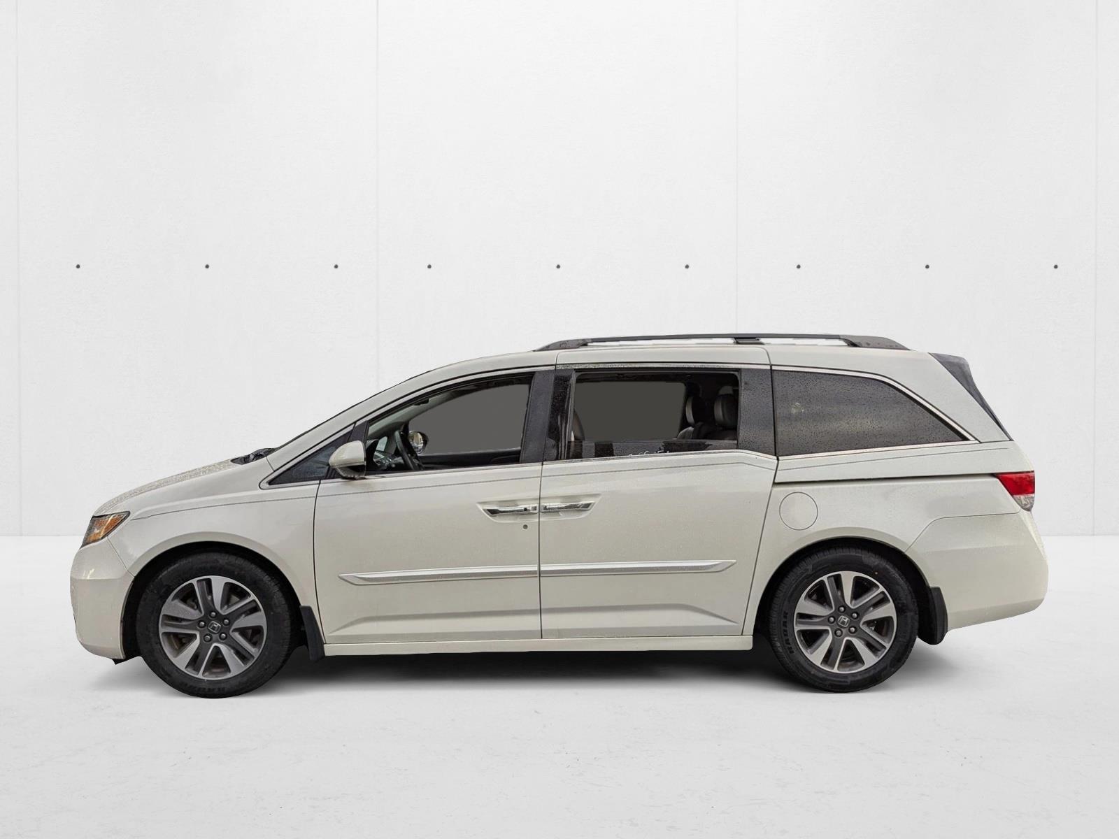 2014 Honda Odyssey Touring photo 3