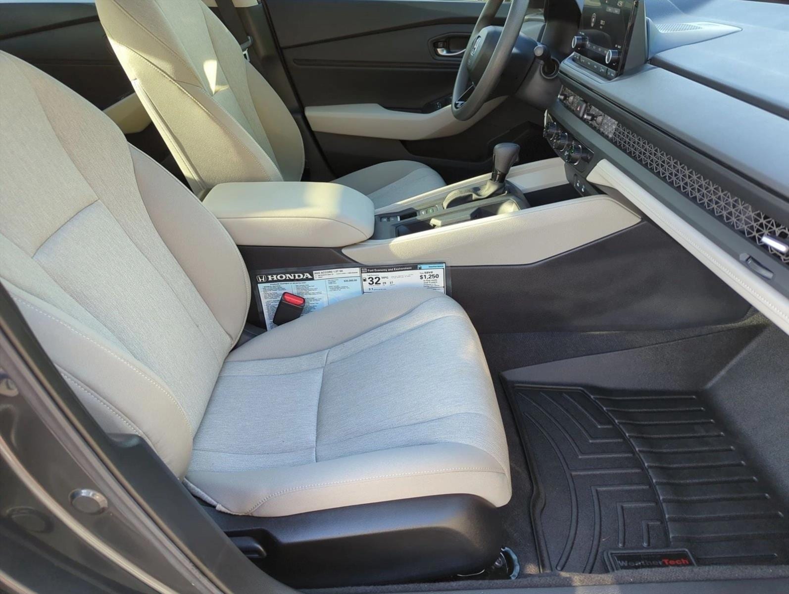 2025 Honda Accord SE - Photo 22