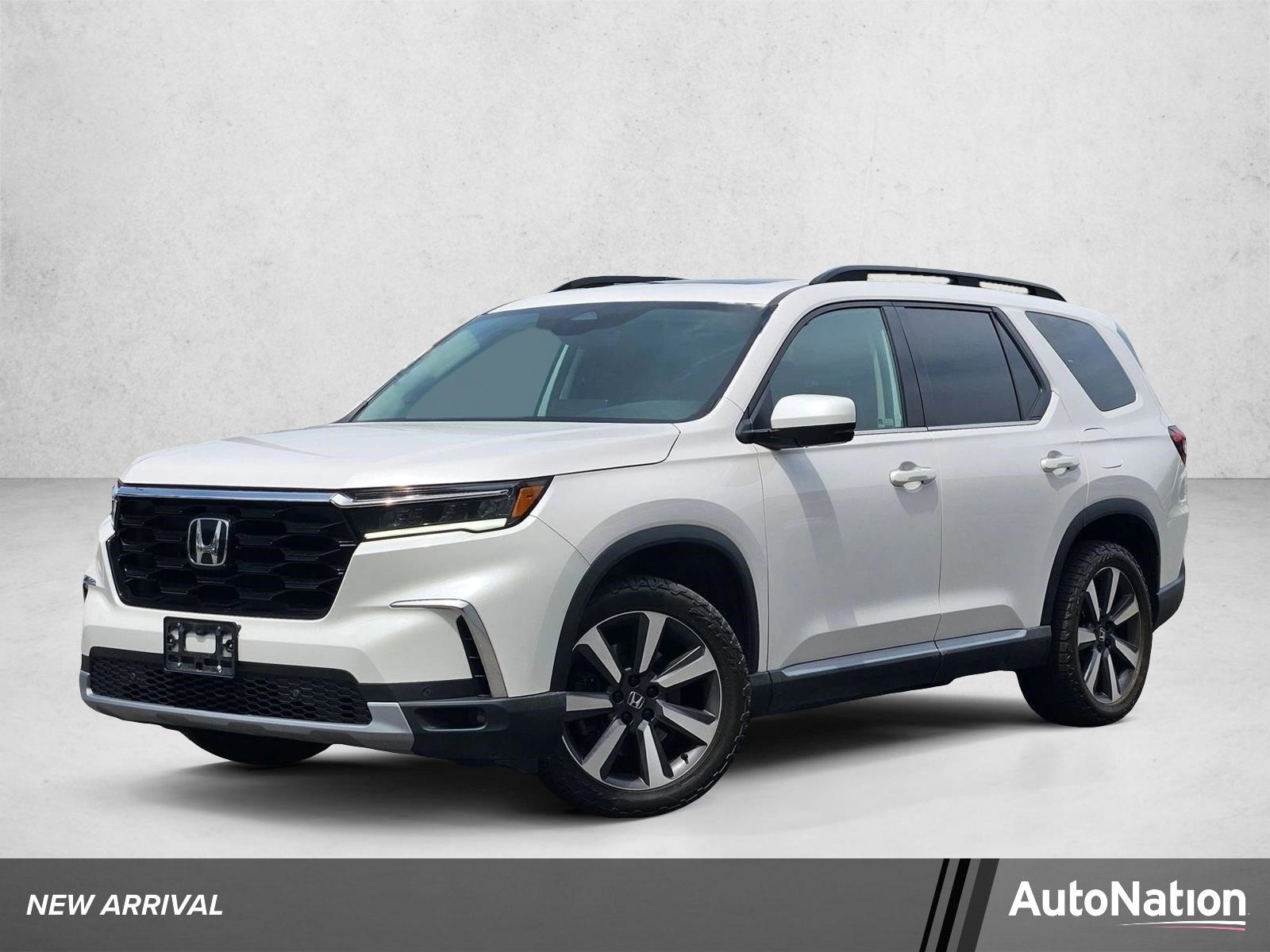 2023 Honda Pilot Touring AWD's photo