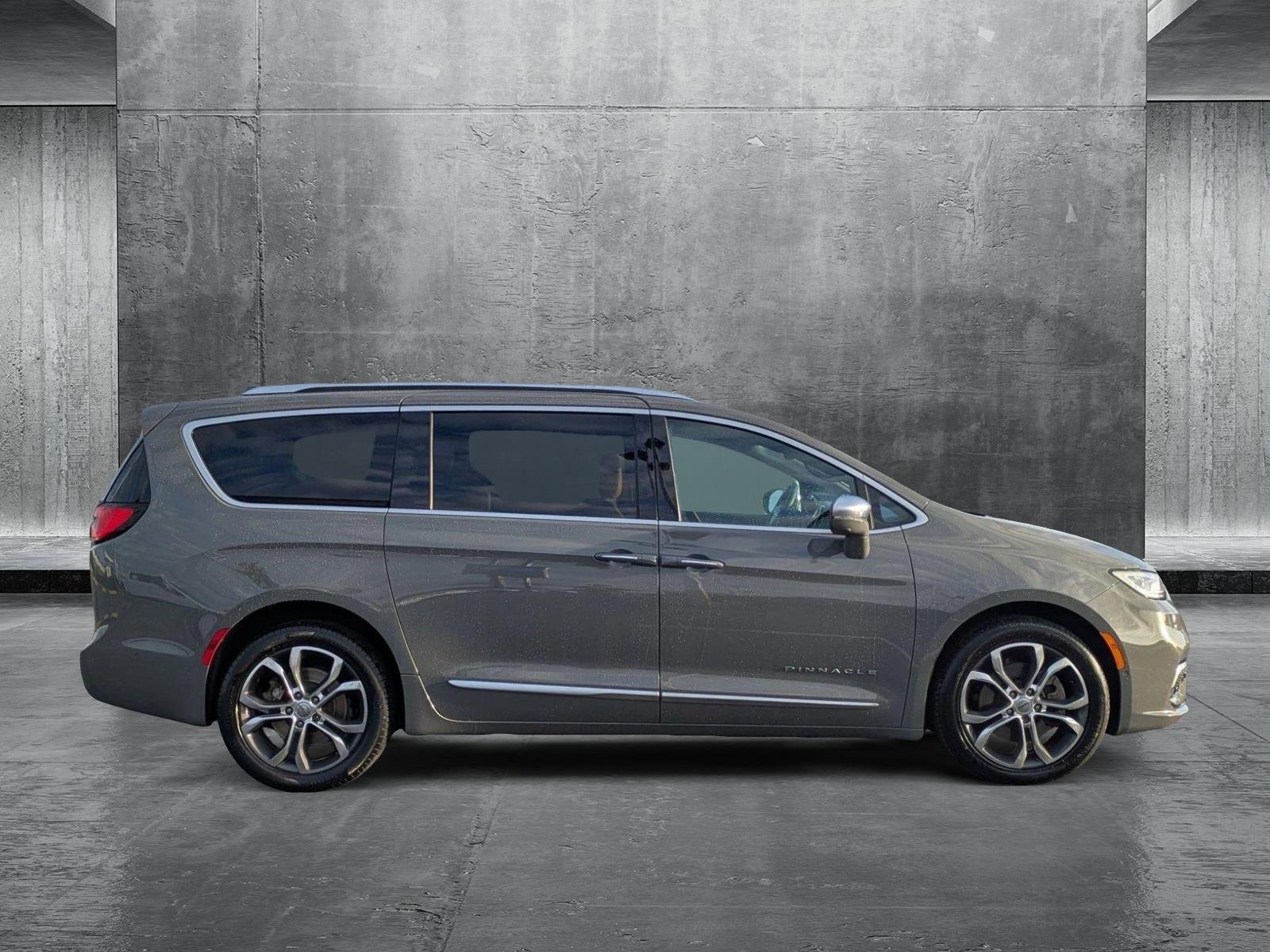 2022 Chrysler Pacifica Pinnacle photo 4