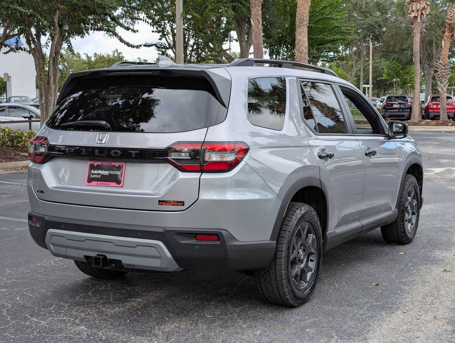 2025 Honda Pilot TrailSport photo 2