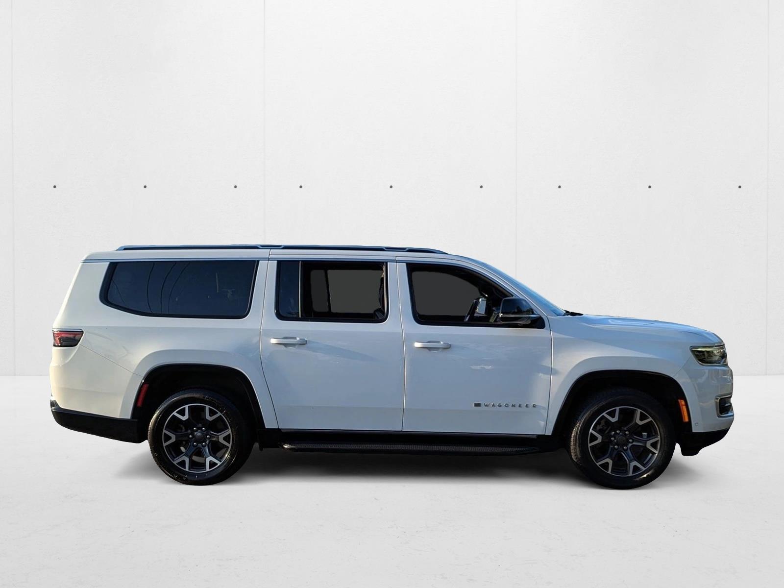 2023 Jeep Wagoneer L Series III photo 4