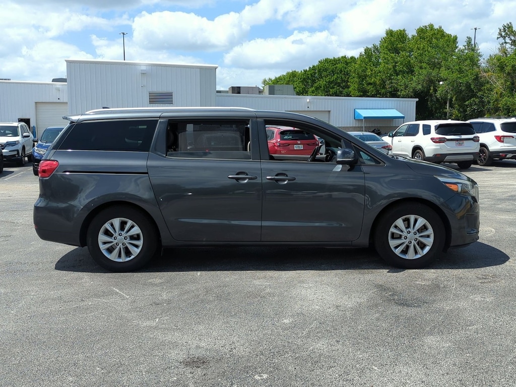 Used 2017 Kia Sedona LX Van Passenger Van