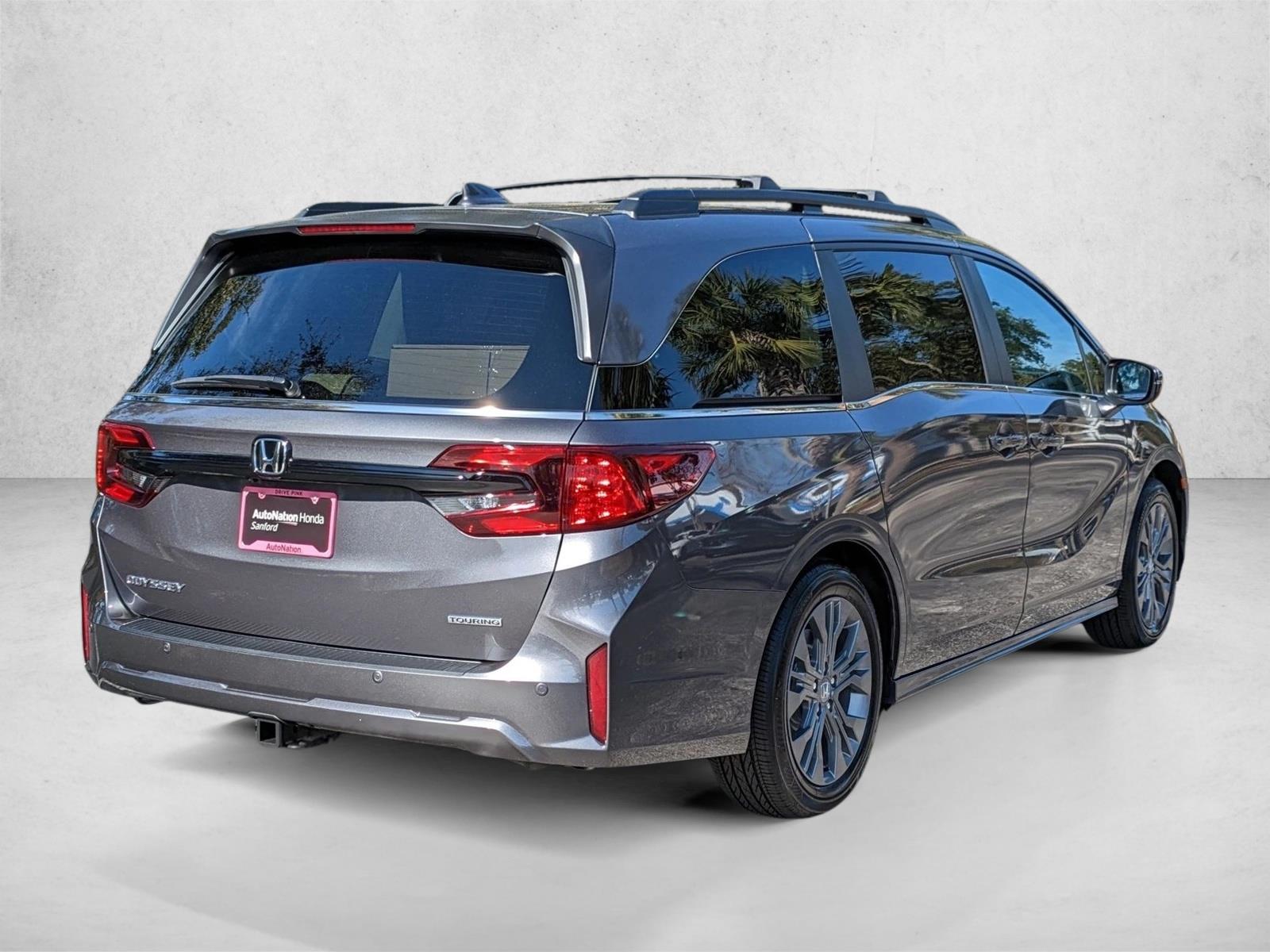 2025 Honda Odyssey Touring photo 2