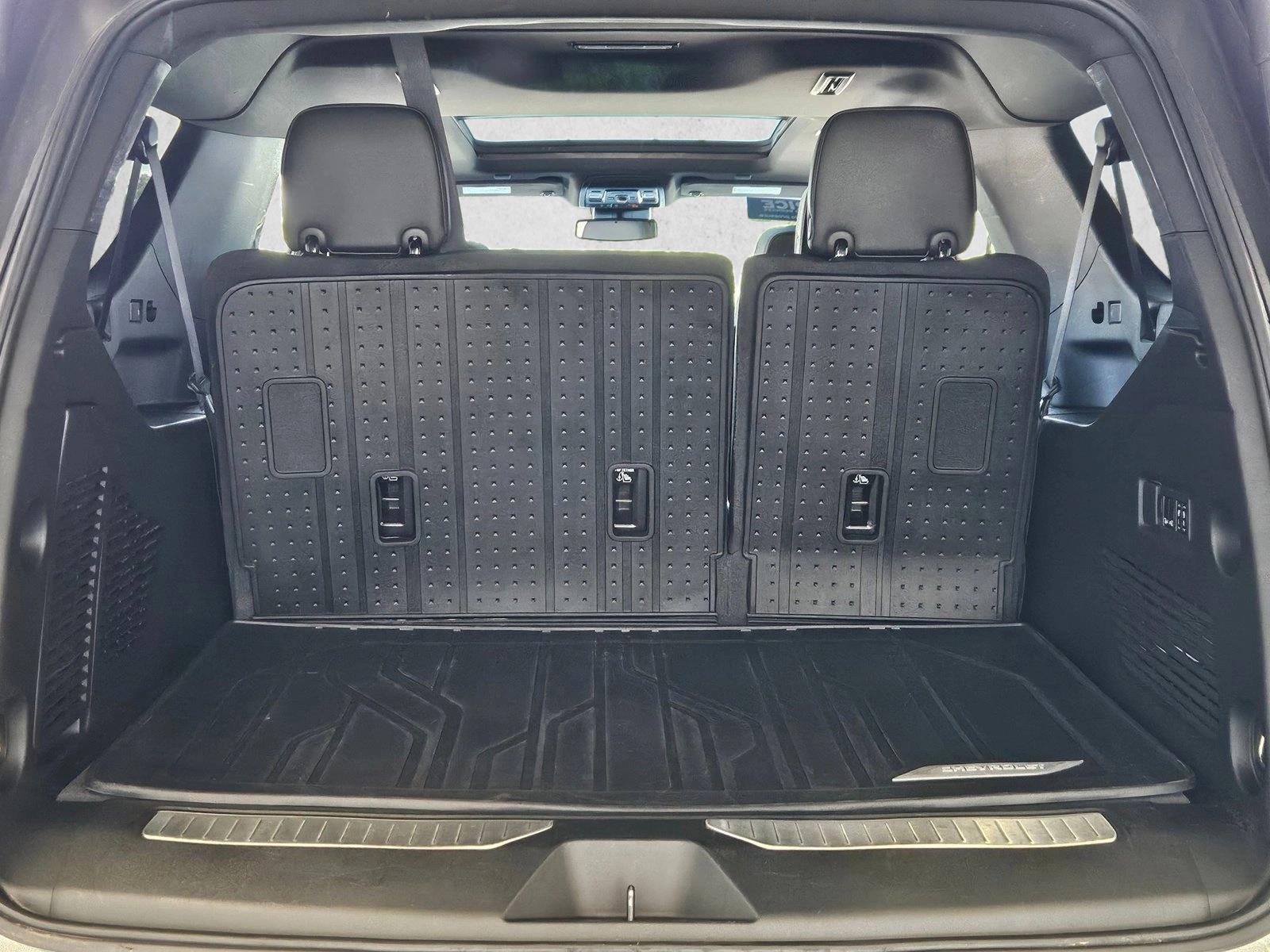 2023 Chevrolet Suburban RST - Photo 6