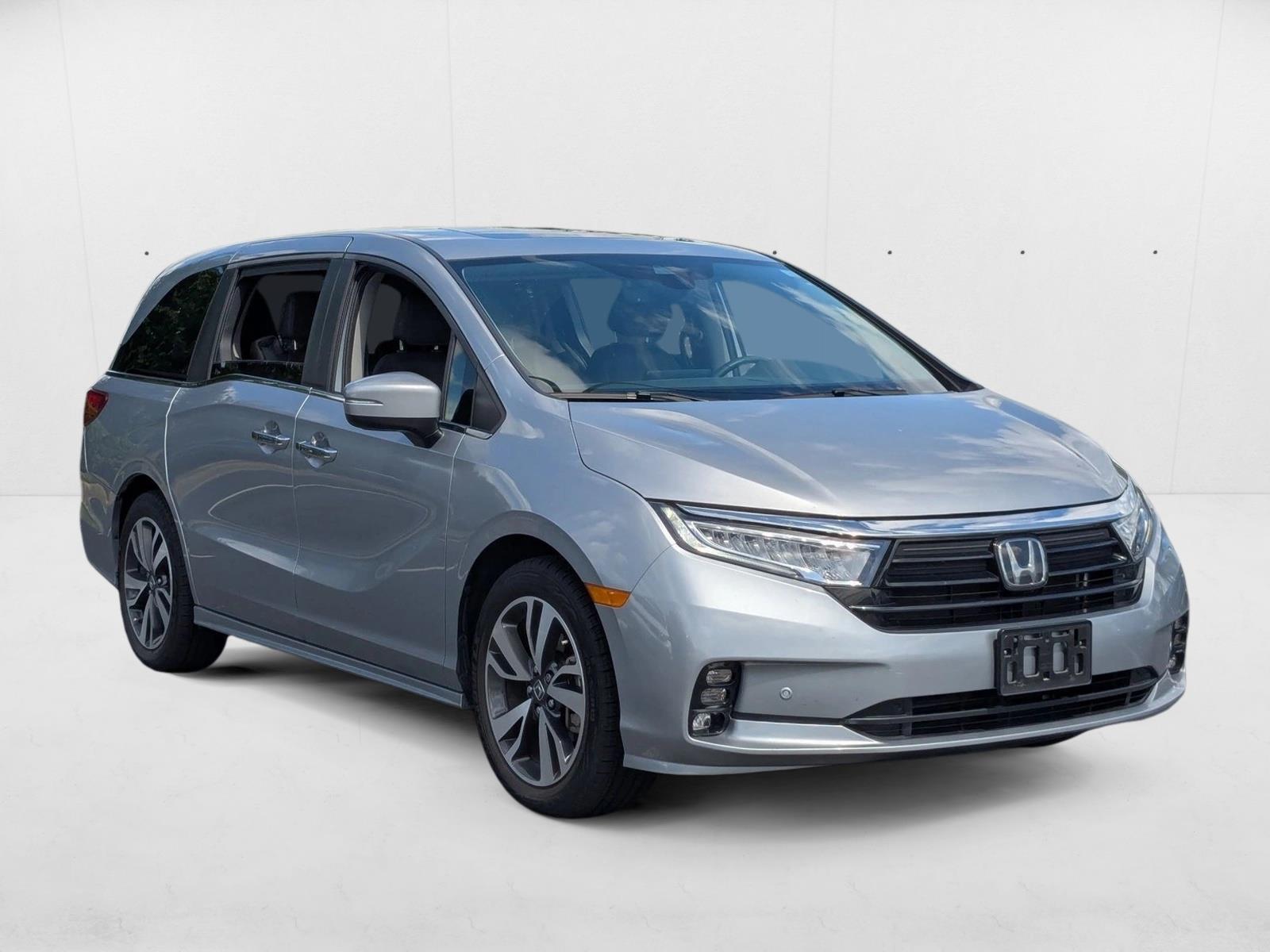 2021 Honda Odyssey Touring photo 2