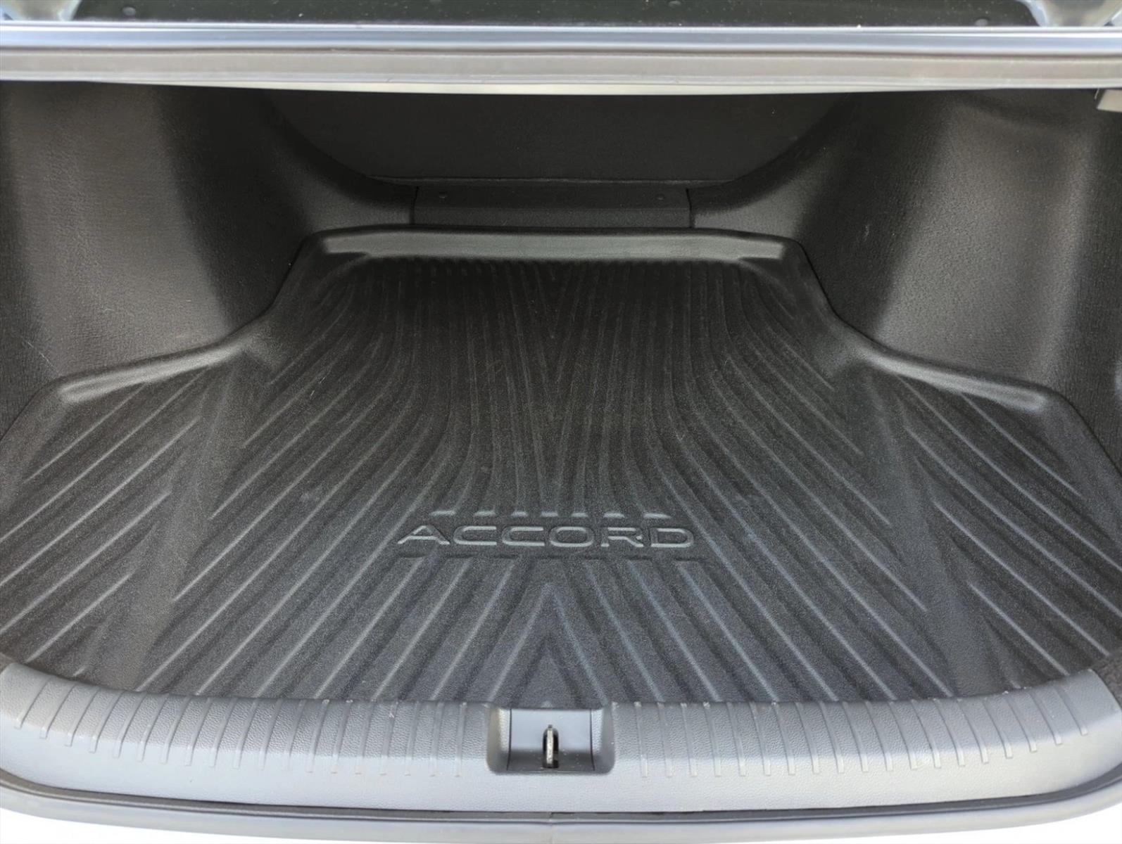 2024 Honda Accord LX - Photo 6