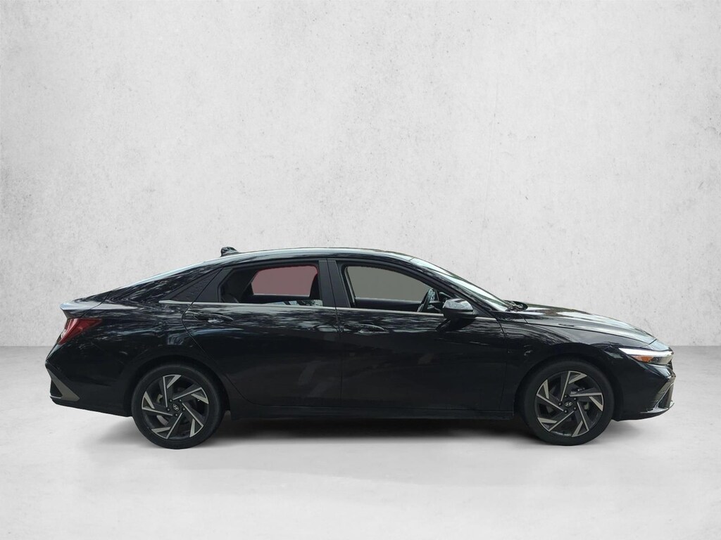 Used 2025 Hyundai Elantra SEL Convenience Sedan