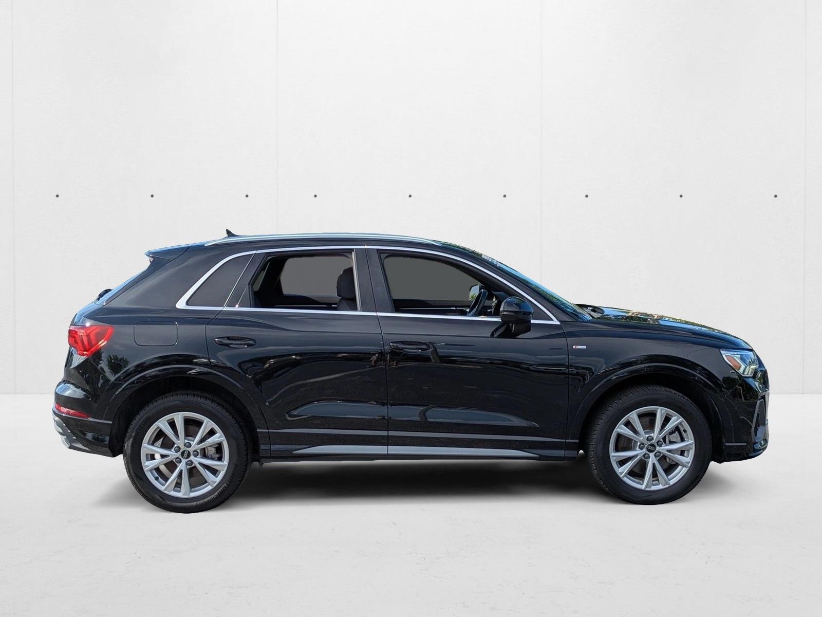 2023 Audi Q3 45 TFSI S line Premium photo 2