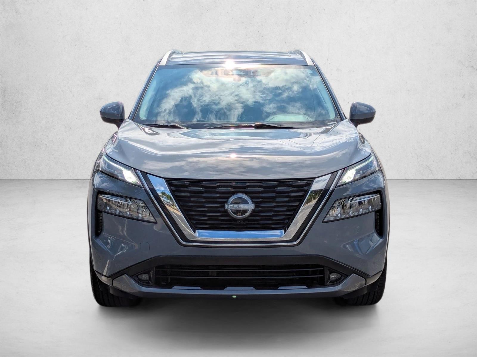 2022 Nissan Rogue SL photo 2