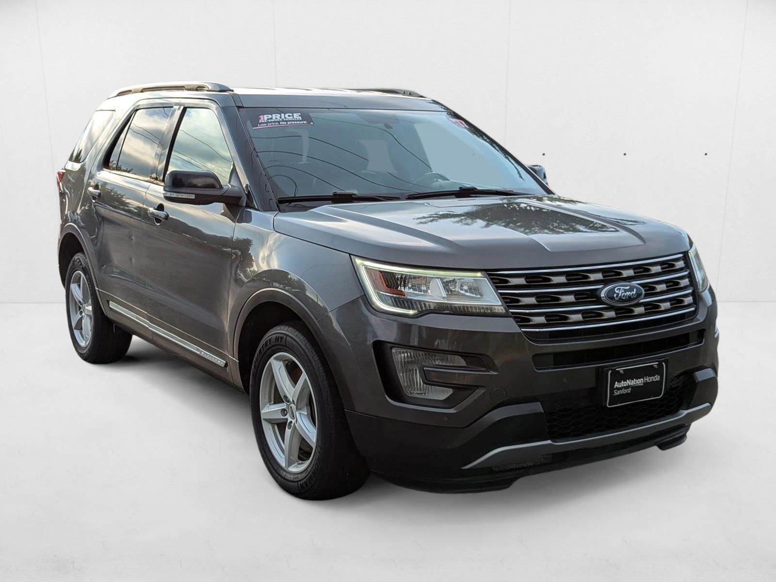 2017 Ford Explorer XLT photo 3