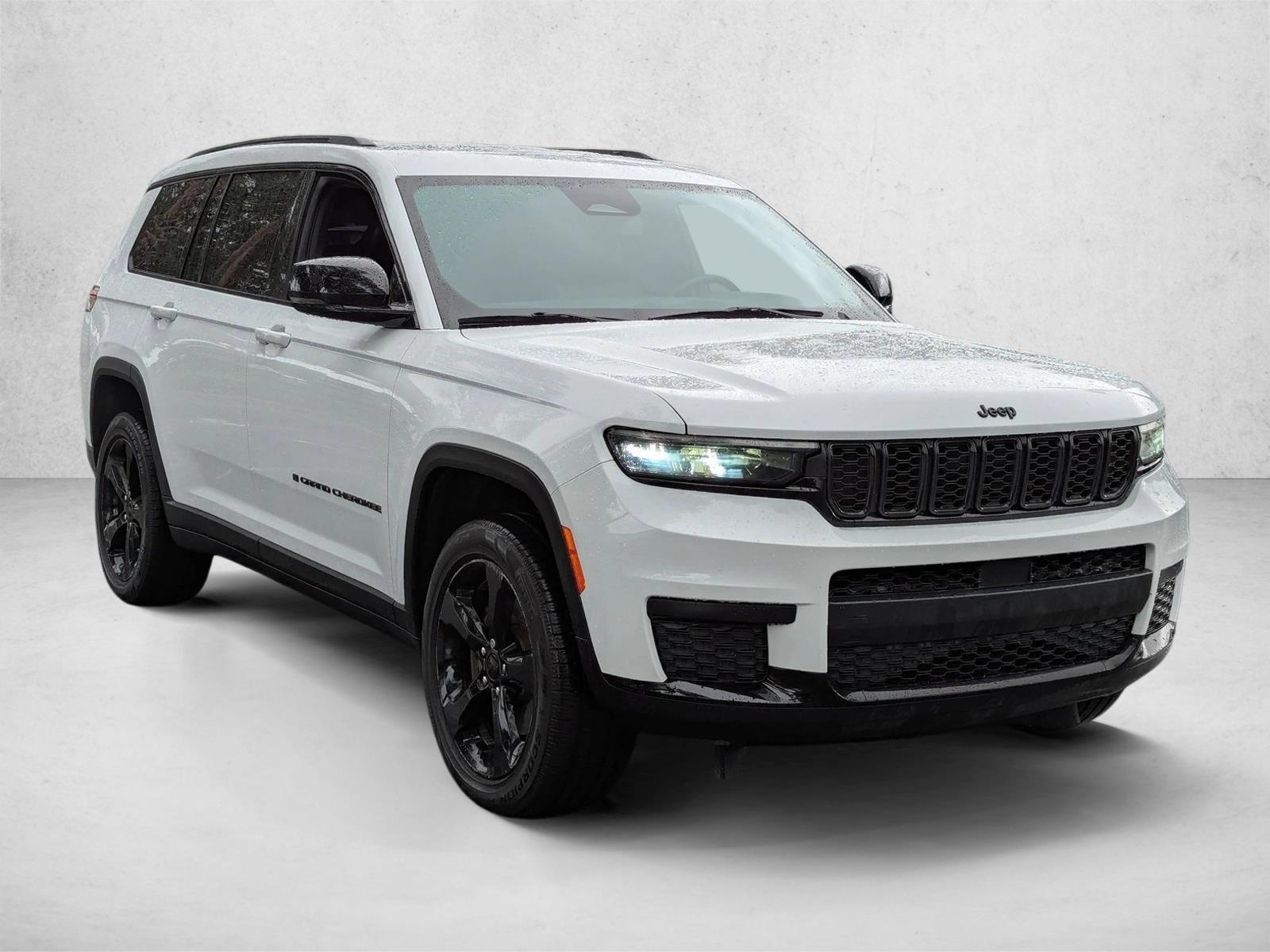 2021 Jeep Grand Cherokee Laredo photo 3
