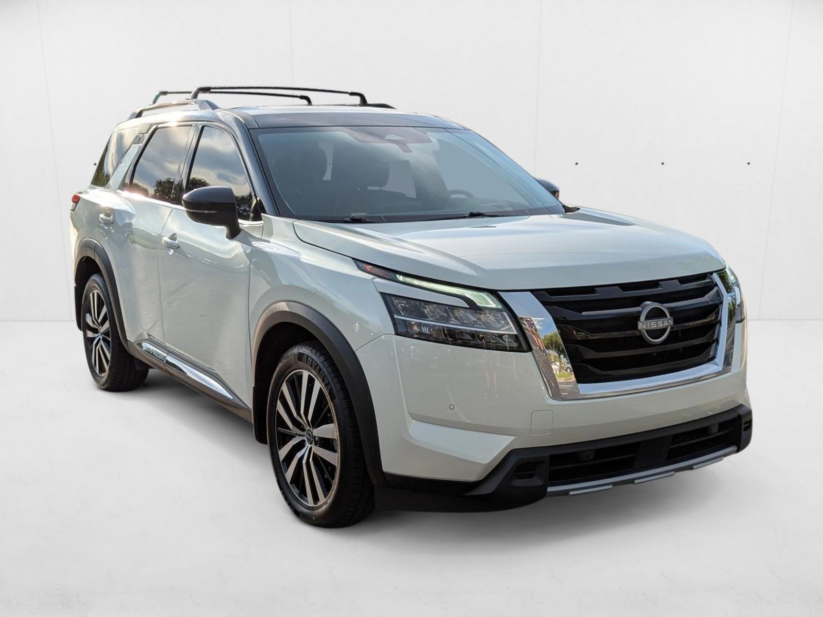 2024 Nissan Pathfinder Platinum photo 3