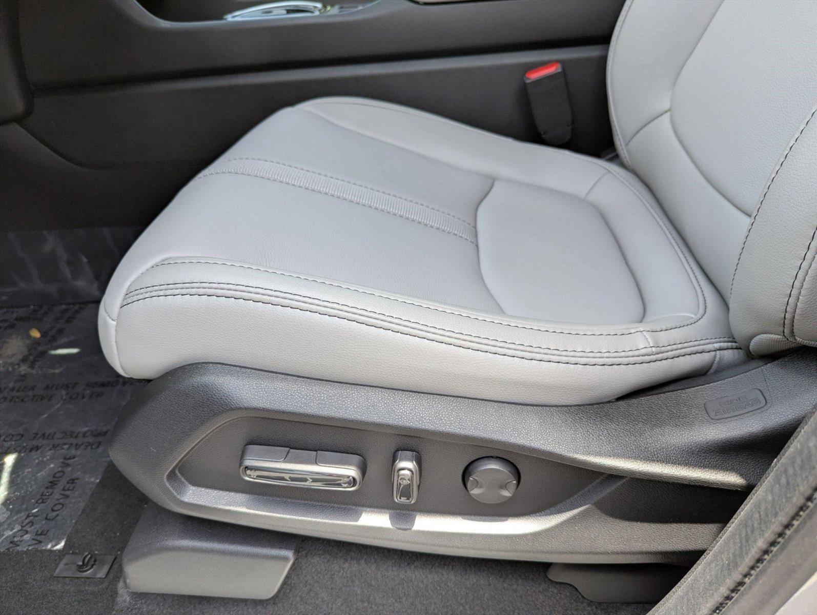 2025 Honda Pilot Touring photo 4