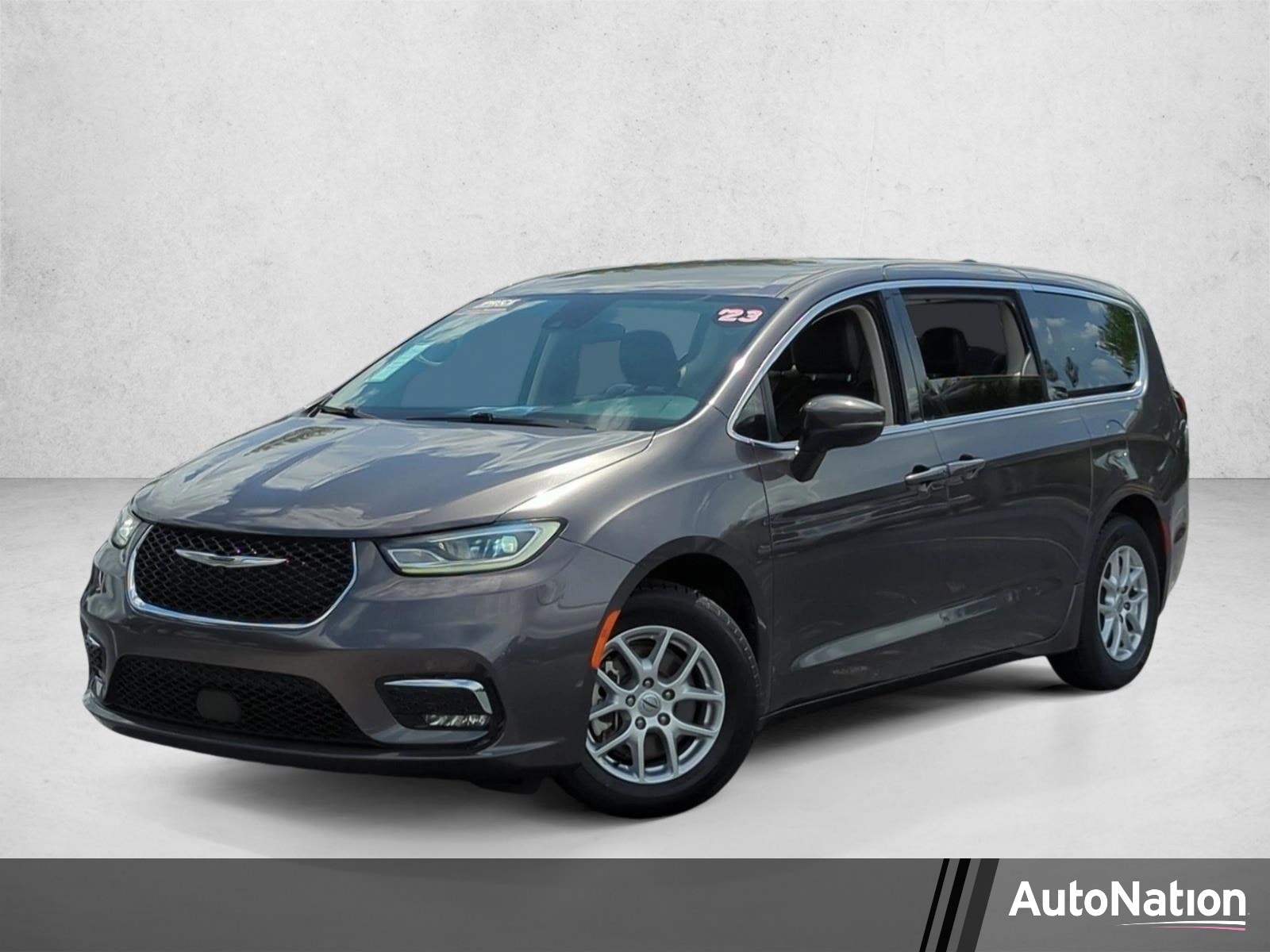 2023 Chrysler Pacifica Touring L's photo