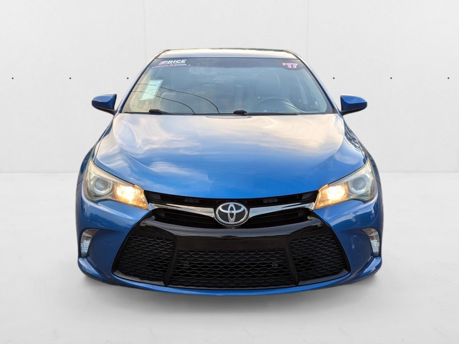 2017 Toyota Camry SE photo 2