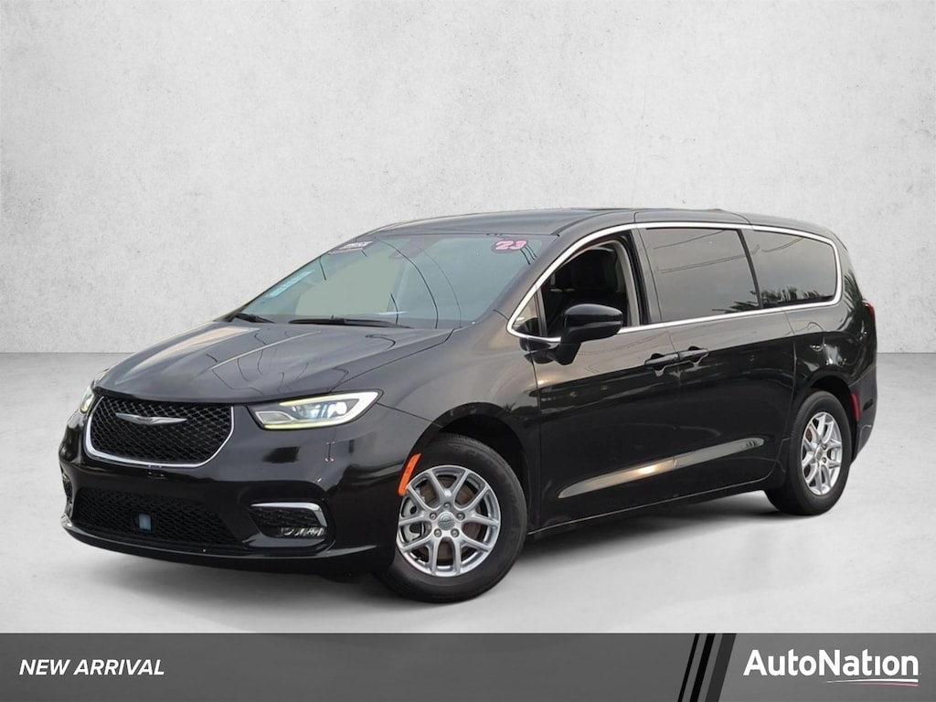 Used 2023 Chrysler Pacifica Touring L Van Passenger Van
