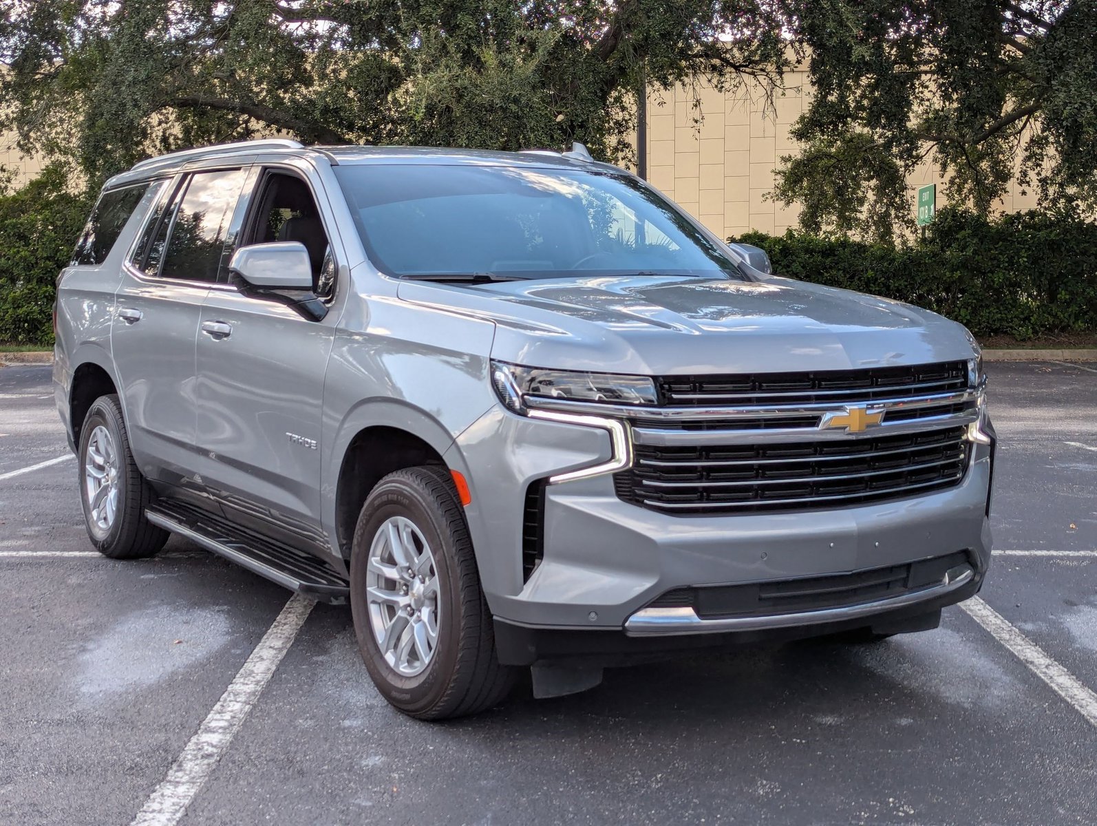 2023 Chevrolet Tahoe LT photo 3
