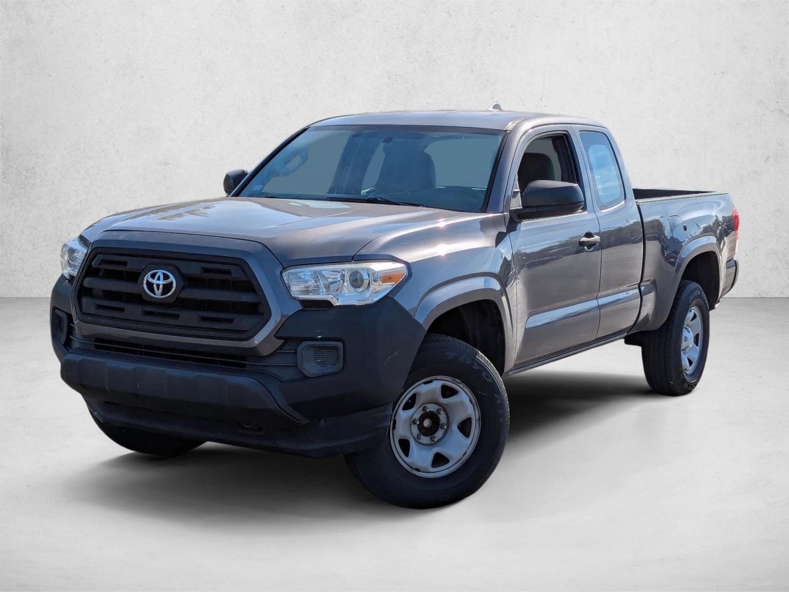 2017 Toyota Tacoma SR's photo
