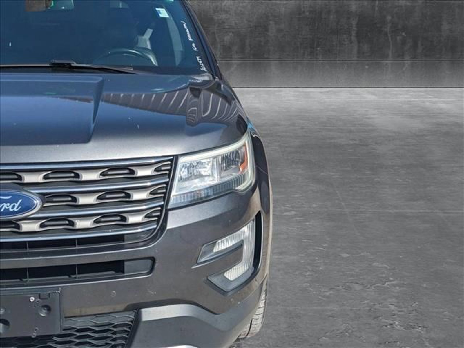 2017 Ford Explorer XLT photo 4