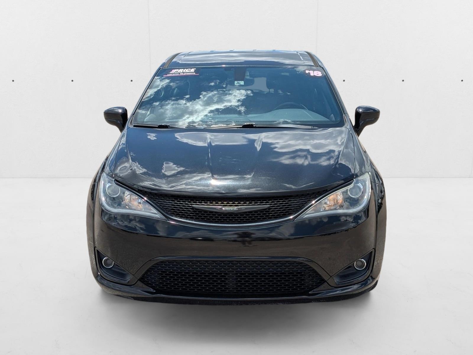 2018 Chrysler Pacifica Touring Plus photo 2