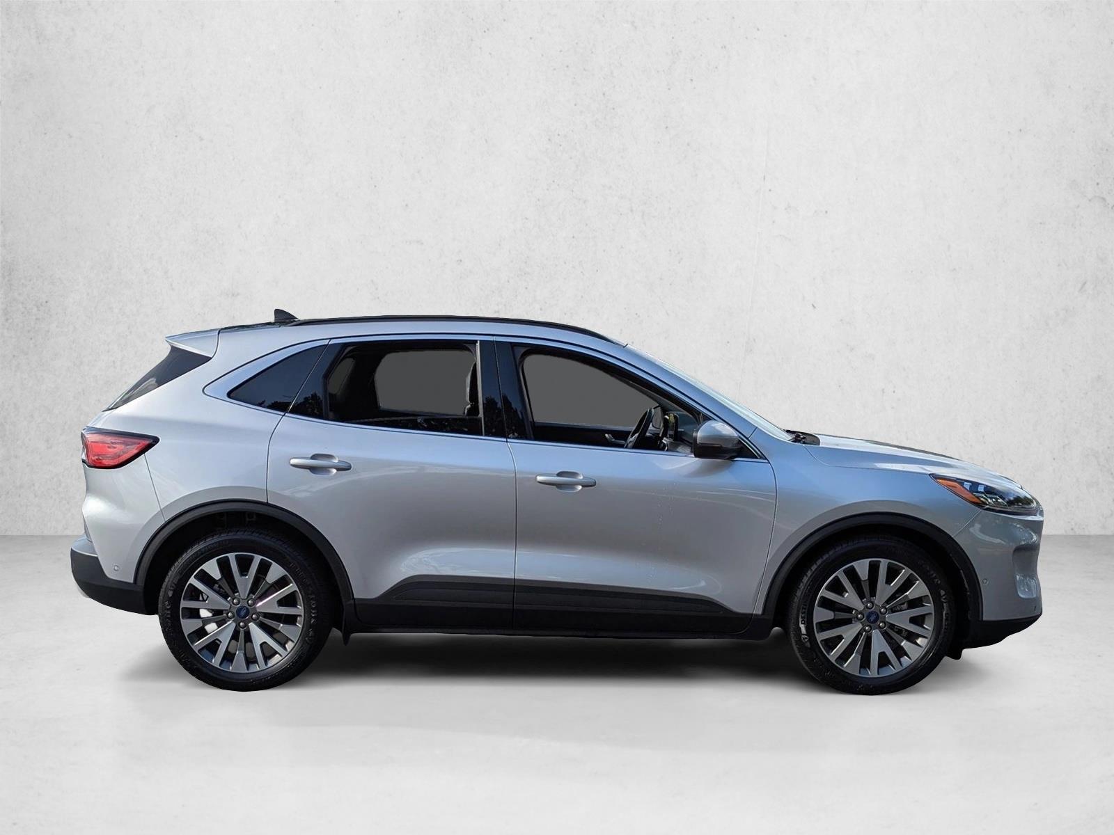 2020 Ford Escape Titanium Hybrid photo 4