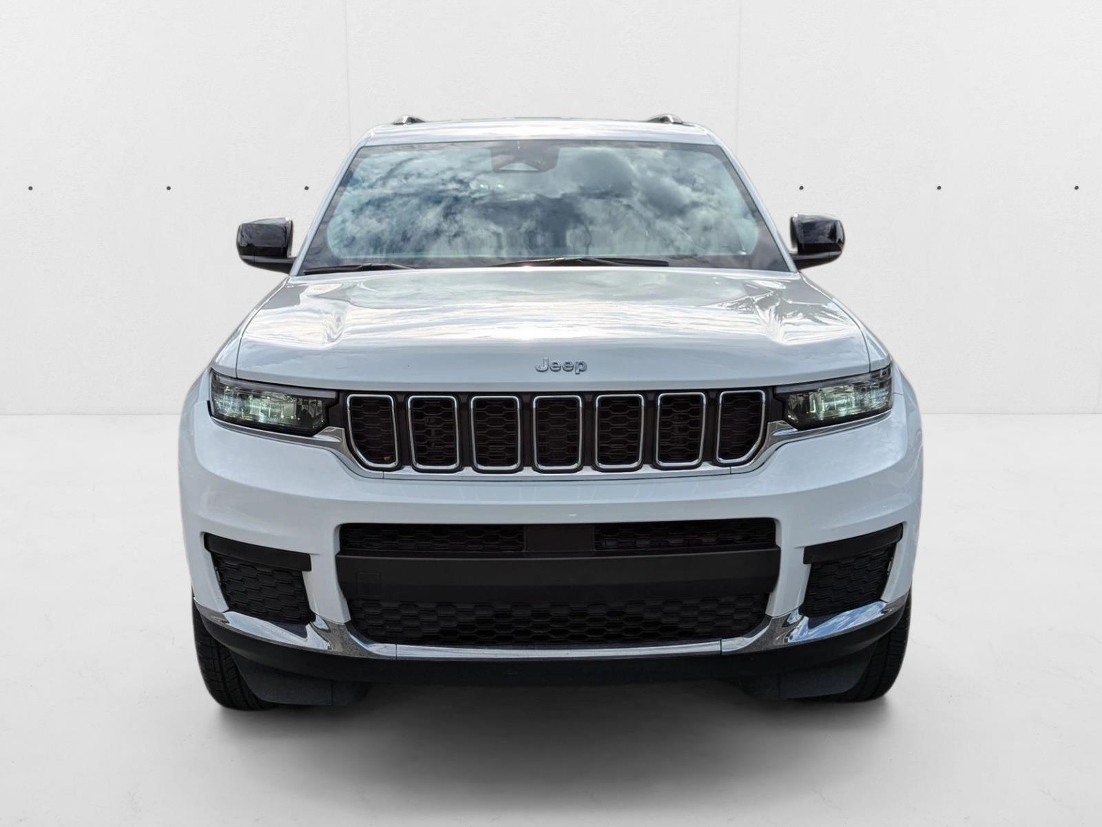 2023 Jeep Grand Cherokee Laredo photo 2