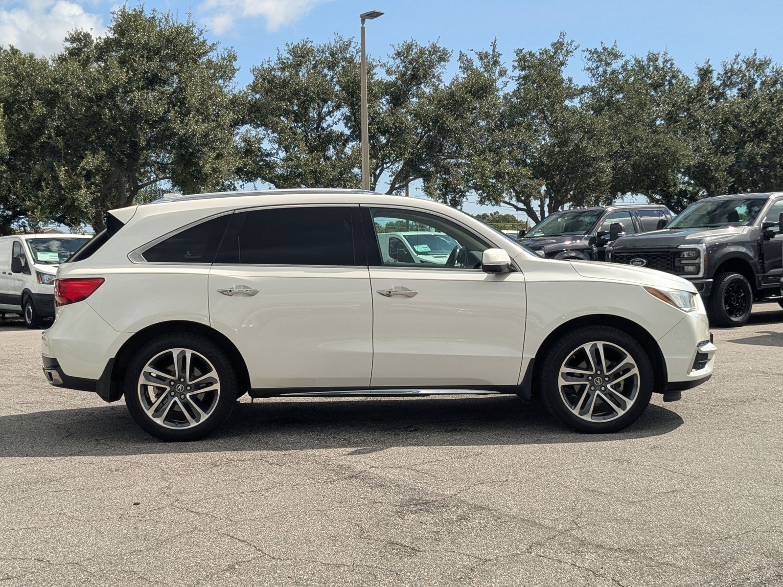 2017 Acura MDX Advance photo 2