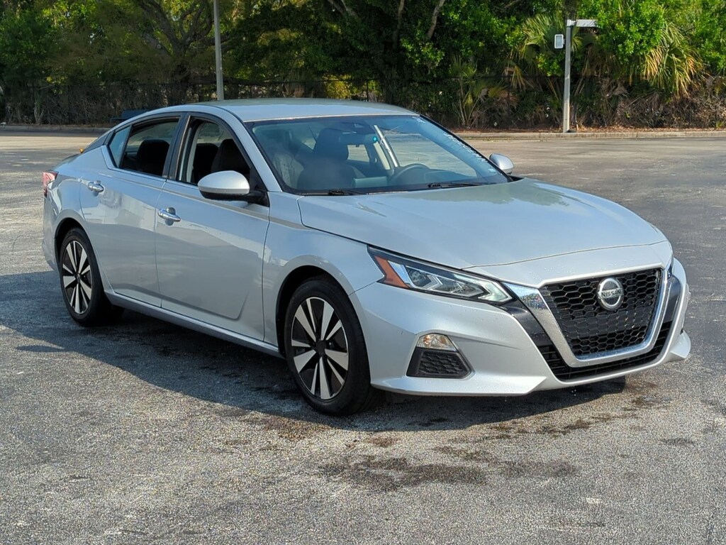 Used 2022 Nissan Altima 2.5 SV Sedan
