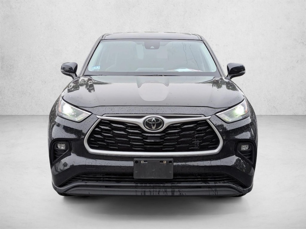 Used 2023 Toyota Highlander LE SUV